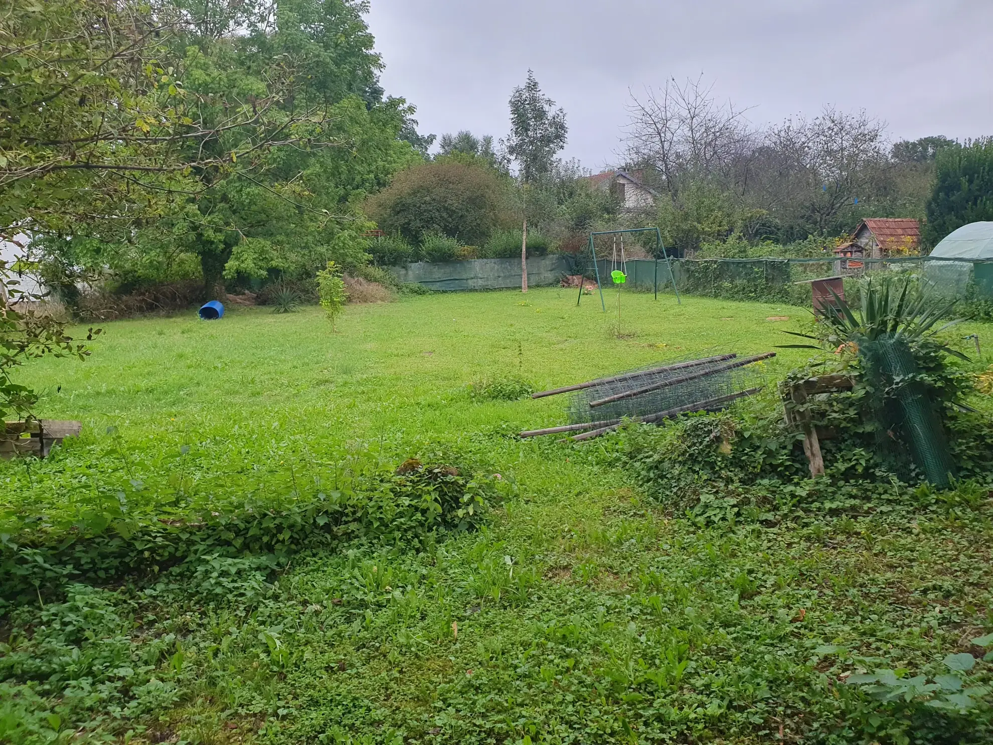Ensemble immobilier à Villiers en lieu avec 8 chambres, garage et terrain de 1630 m² 
