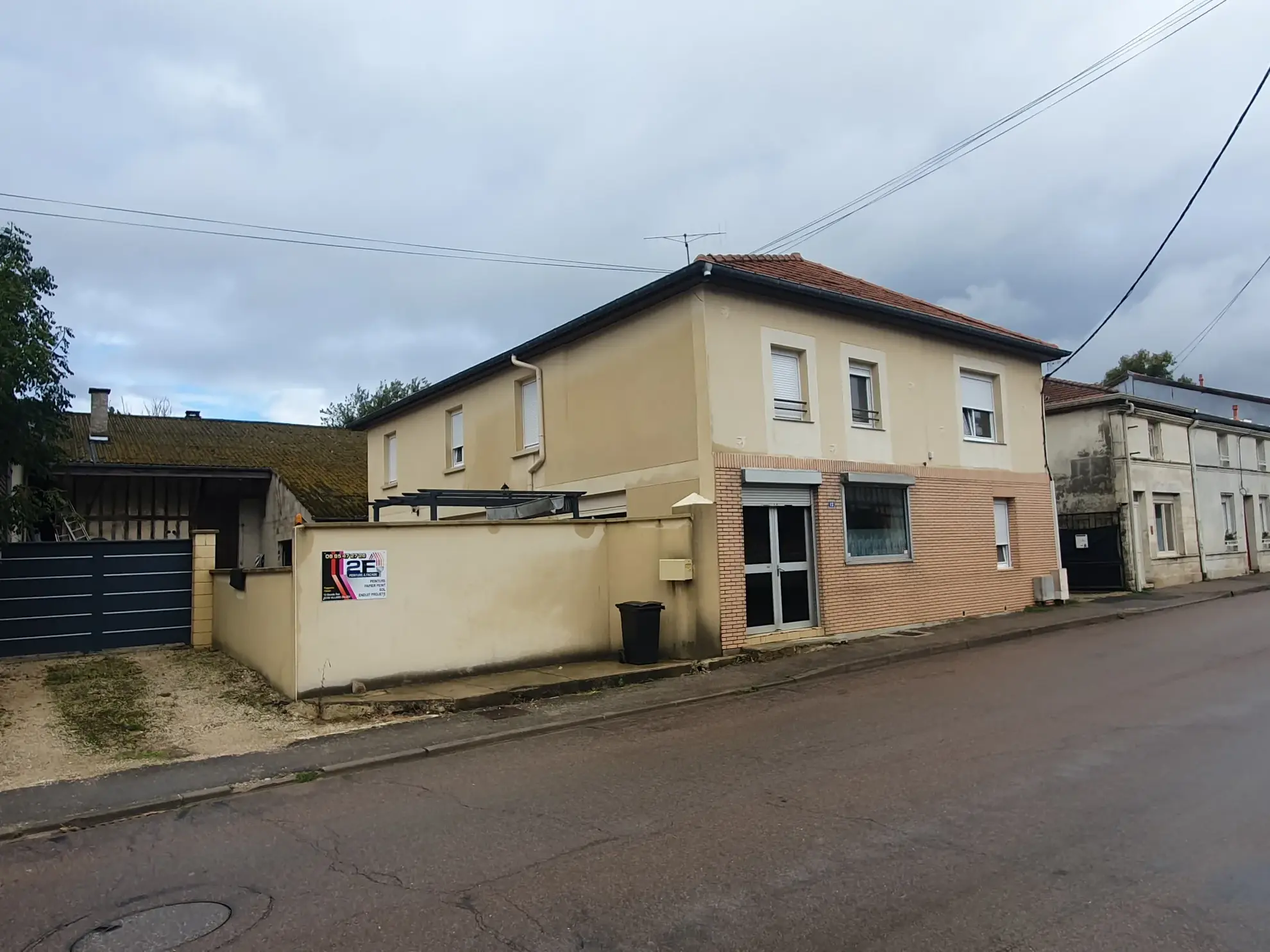 Ensemble immobilier à Villiers en lieu avec 8 chambres, garage et terrain de 1630 m² 