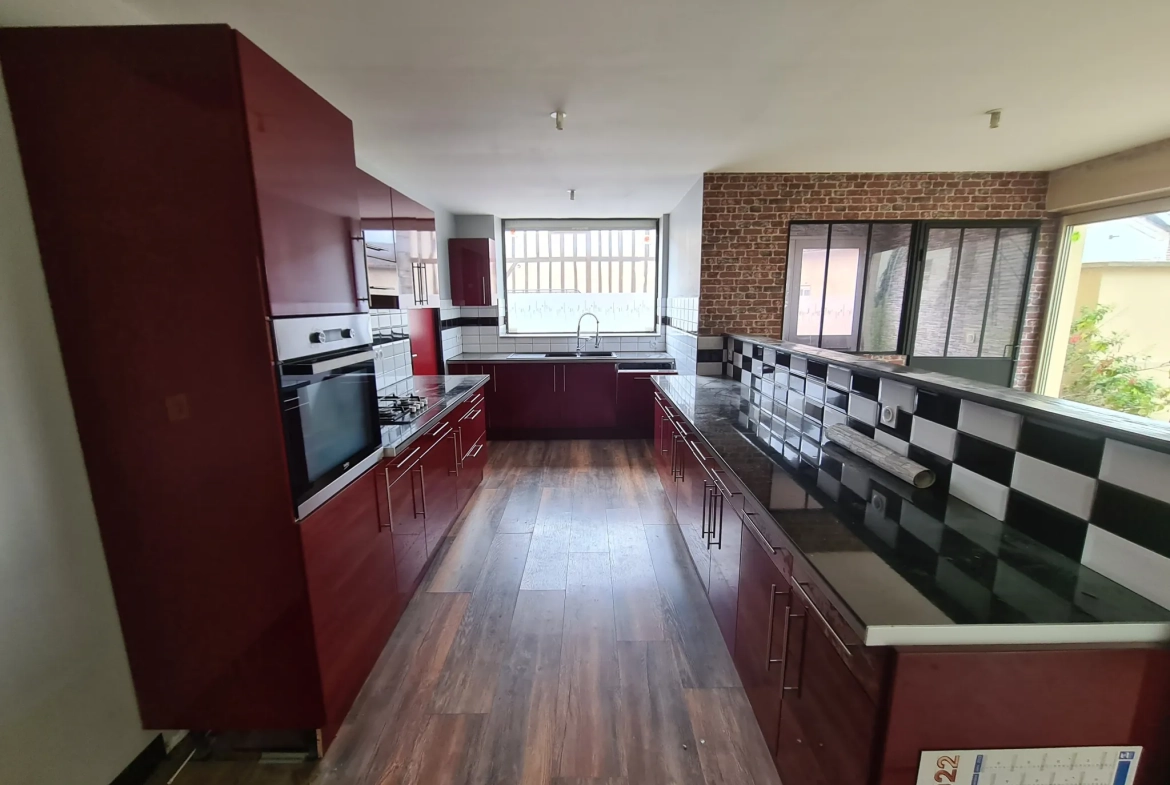 Ensemble immobilier à Villiers en lieu avec 8 chambres, garage et terrain de 1630 m² 