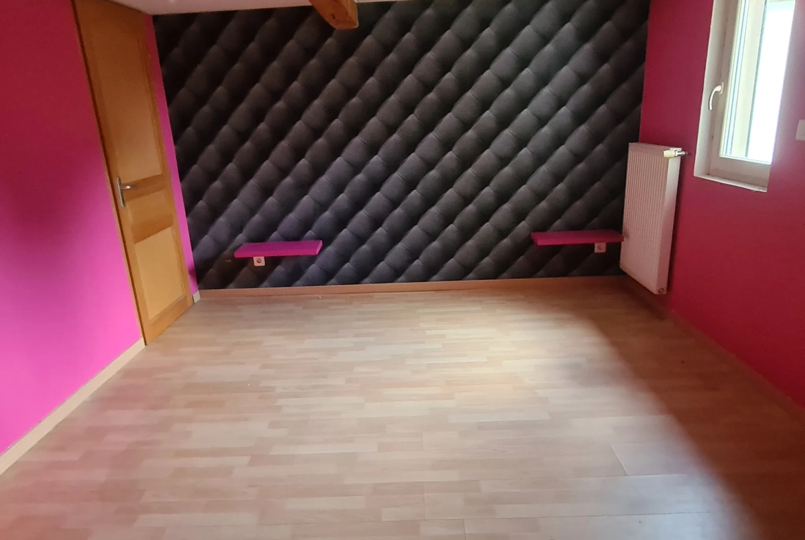 Ensemble immobilier à Villiers en lieu avec 8 chambres, garage et terrain de 1630 m² 