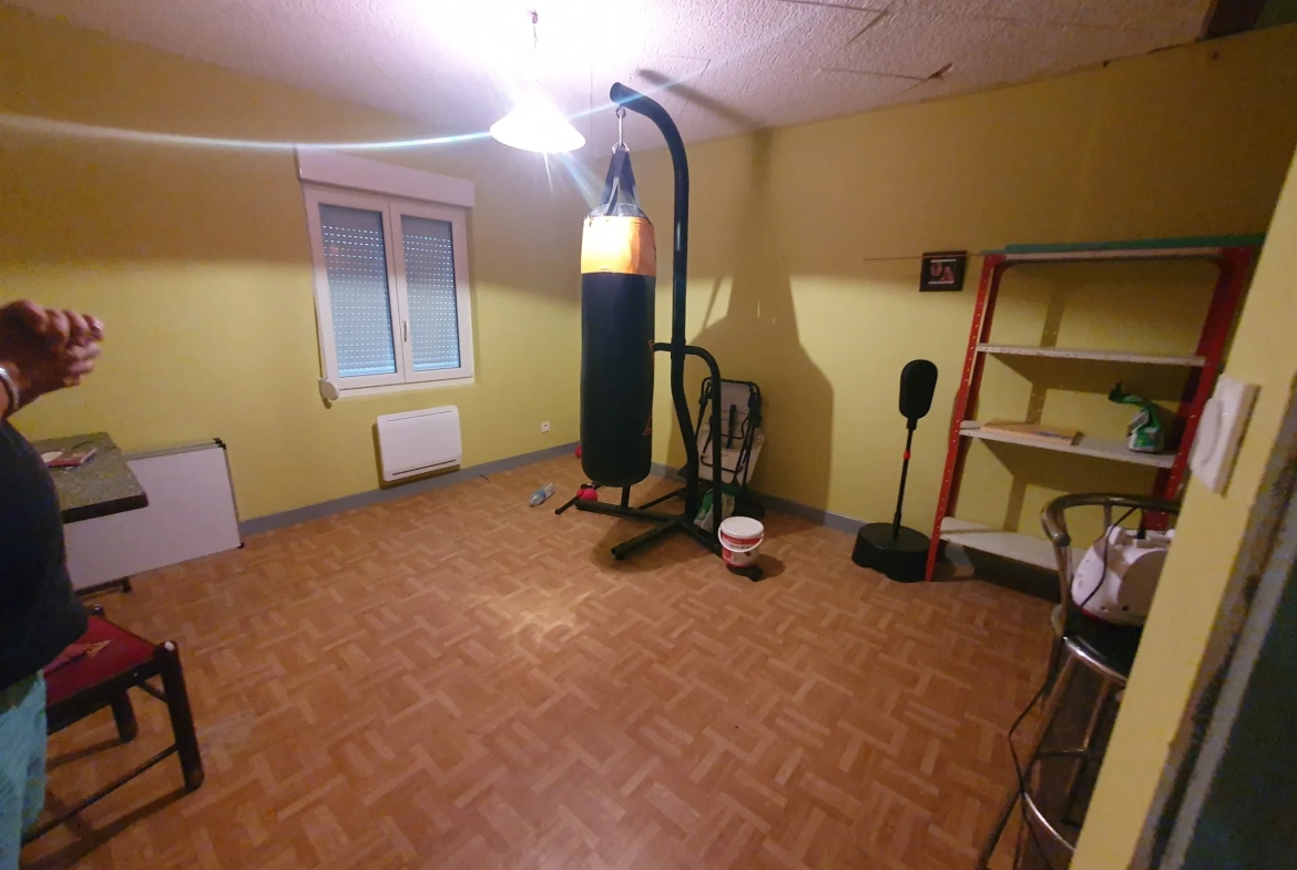 Ensemble immobilier à Villiers en lieu avec 8 chambres, garage et terrain de 1630 m² 