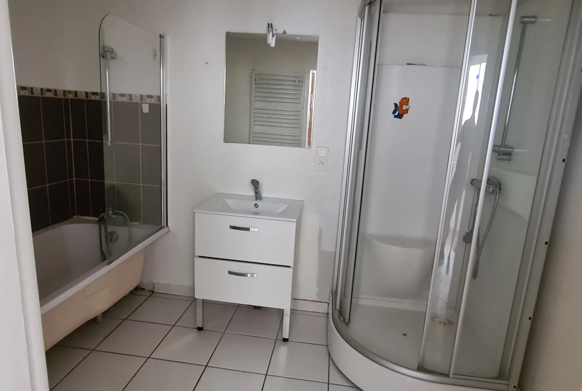Ensemble immobilier à Villiers en lieu avec 8 chambres, garage et terrain de 1630 m² 