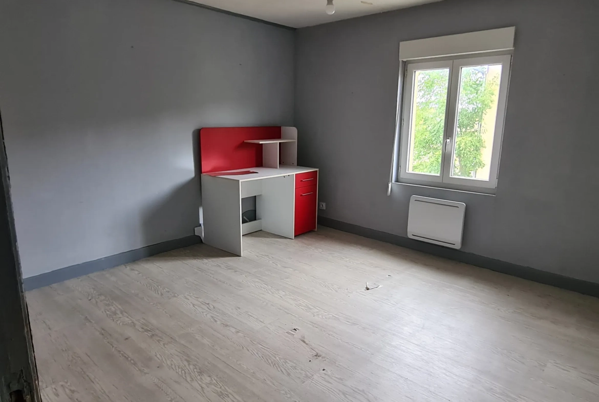 Ensemble immobilier à Villiers en lieu avec 8 chambres, garage et terrain de 1630 m² 