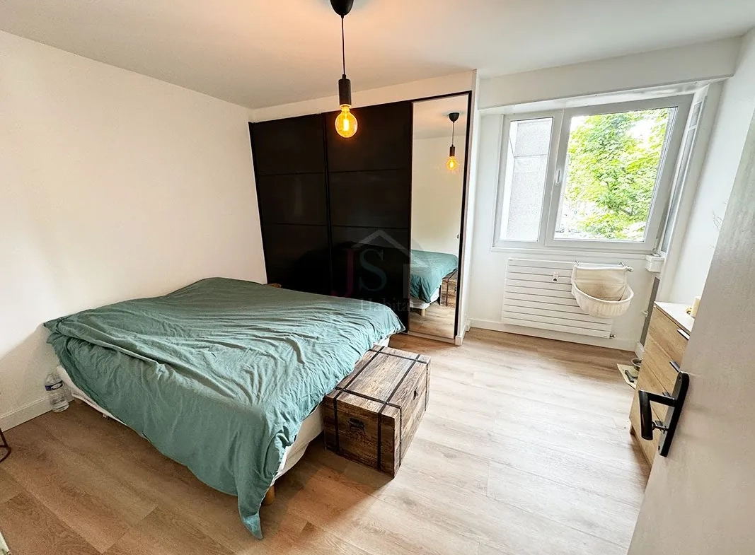 Appartement 2 pièces de 57 m² à Strasbourg face au tramway avec cuisine équipée 