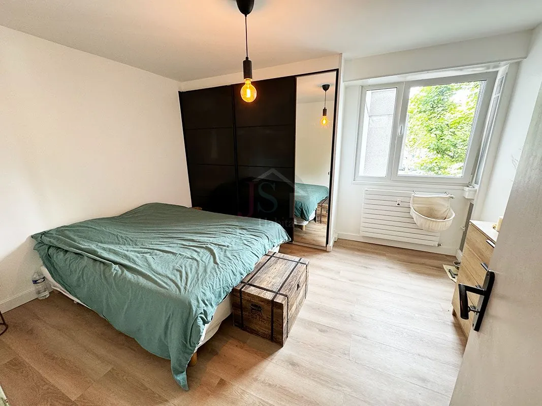 Appartement 2 pièces de 57 m² à Strasbourg face au tramway avec cuisine équipée 
