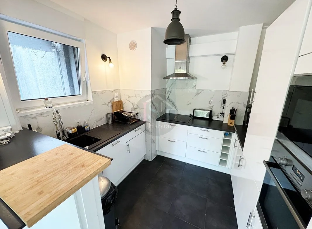 Appartement 2 pièces de 57 m² à Strasbourg face au tramway avec cuisine équipée 