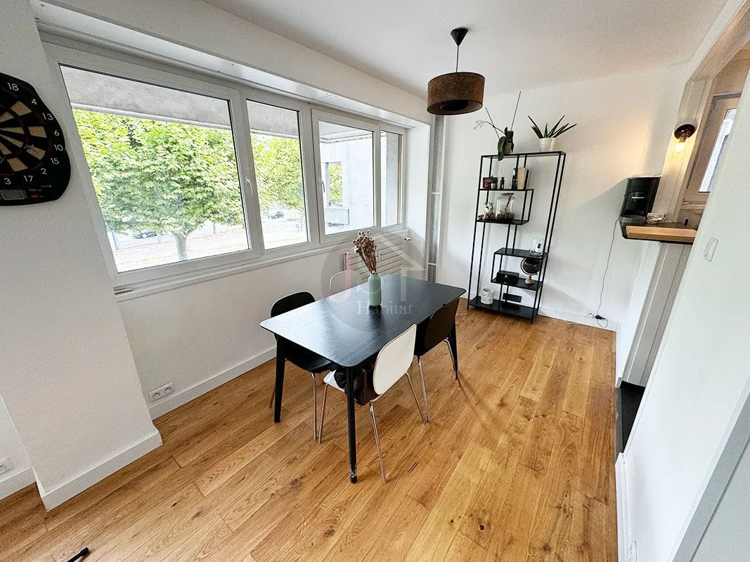 Appartement 2 pièces de 57 m² à Strasbourg face au tramway avec cuisine équipée 
