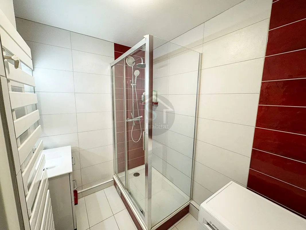 Appartement 2 pièces de 57 m² à Strasbourg face au tramway avec cuisine équipée 
