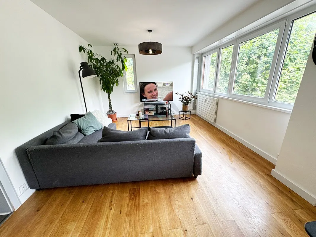 Appartement 2 pièces de 57 m² à Strasbourg face au tramway avec cuisine équipée 