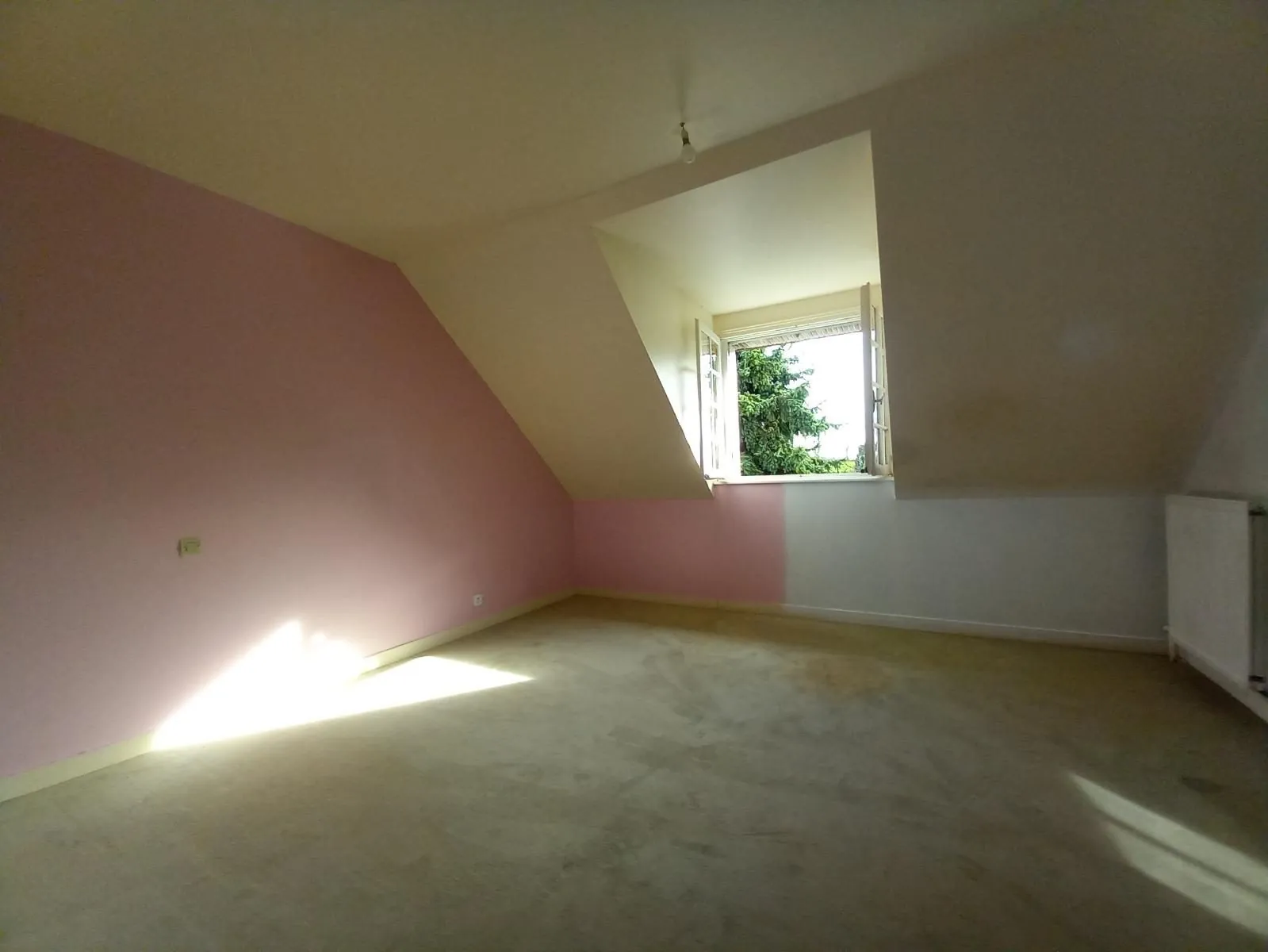 Maison en pierre à Louvigné-du-Désert avec garage et terrain de 1775 m² 