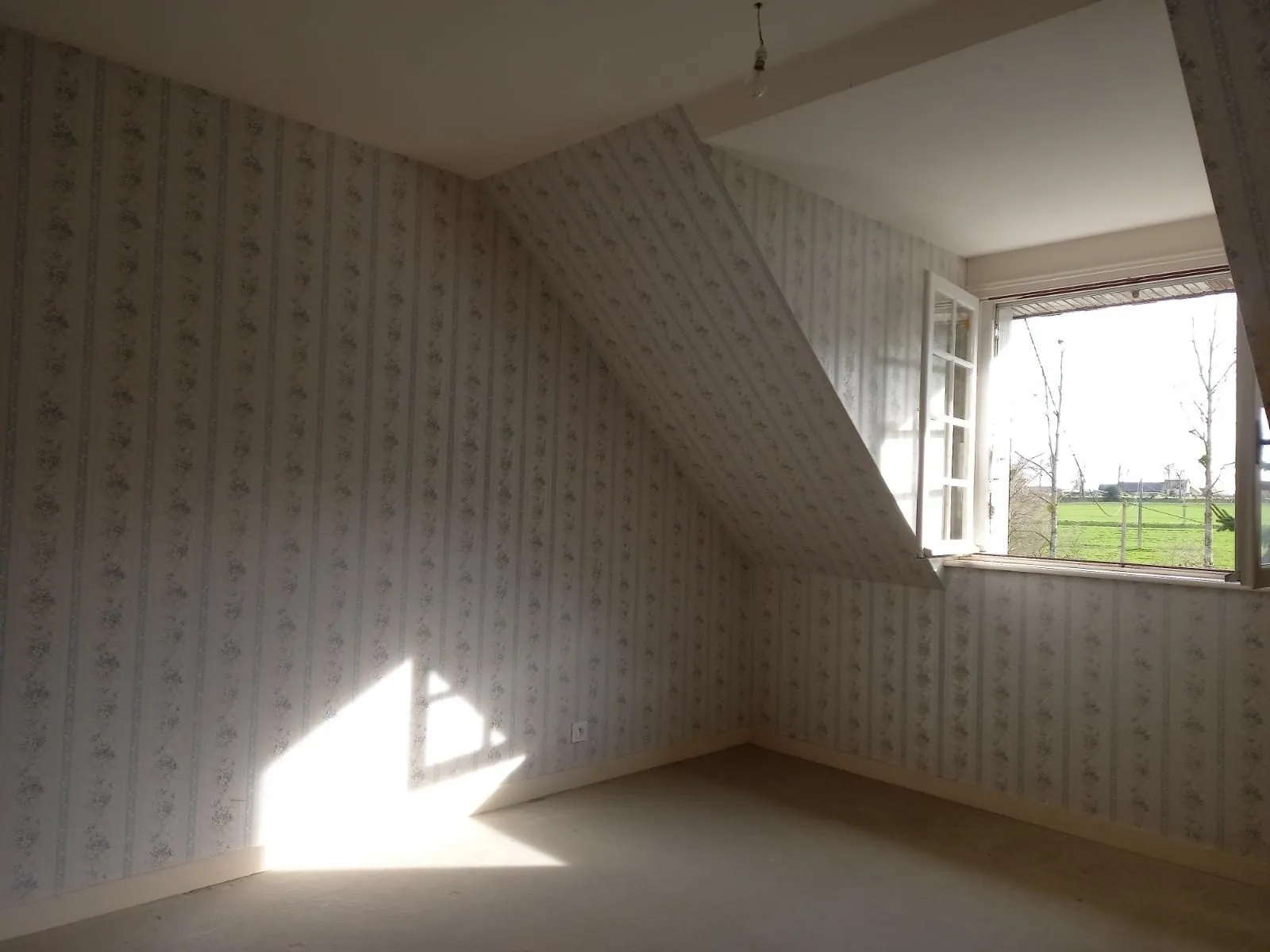 Maison en pierre à Louvigné-du-Désert avec garage et terrain de 1775 m² 