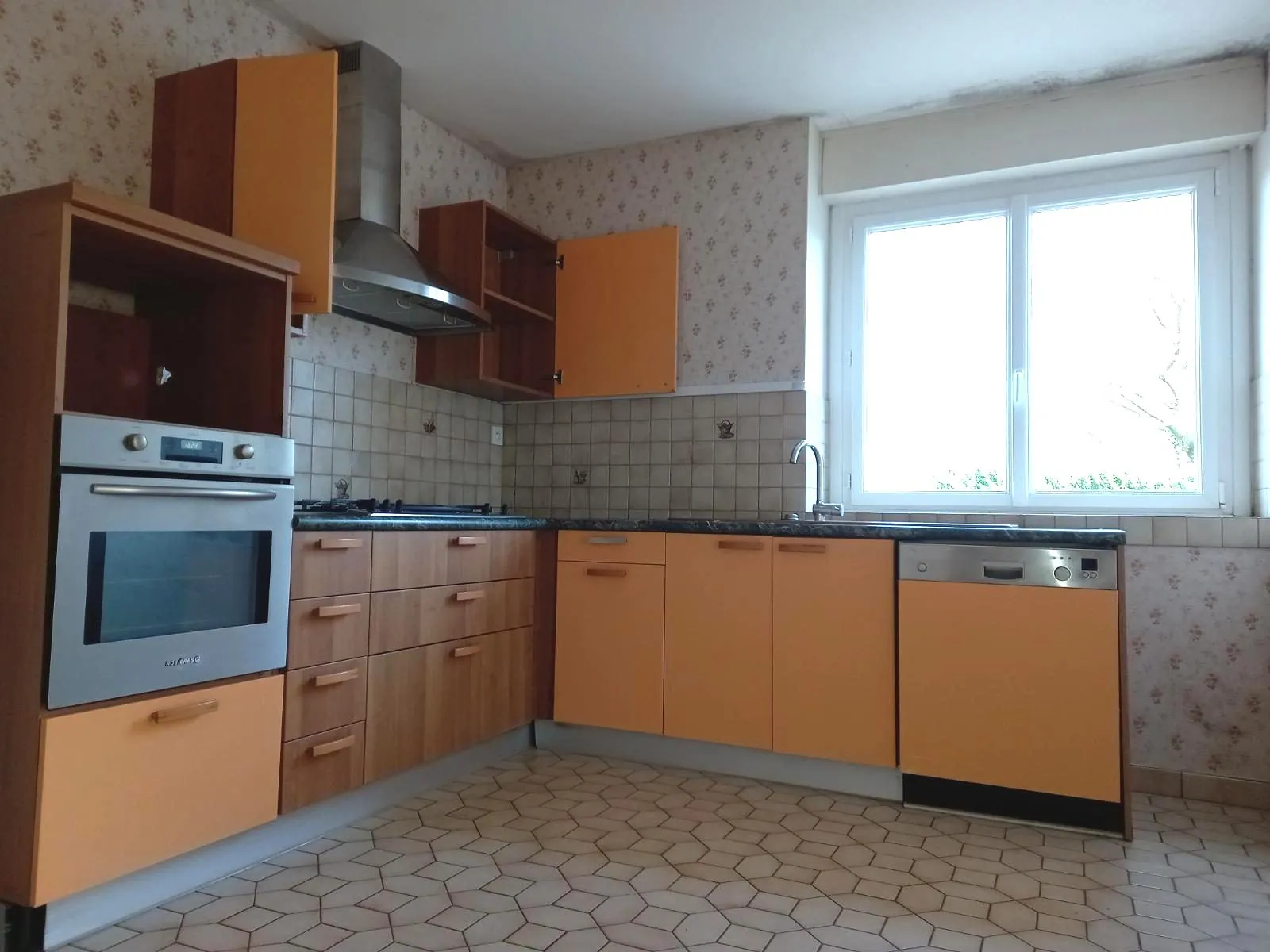 Maison en pierre à Louvigné-du-Désert avec garage et terrain de 1775 m² 