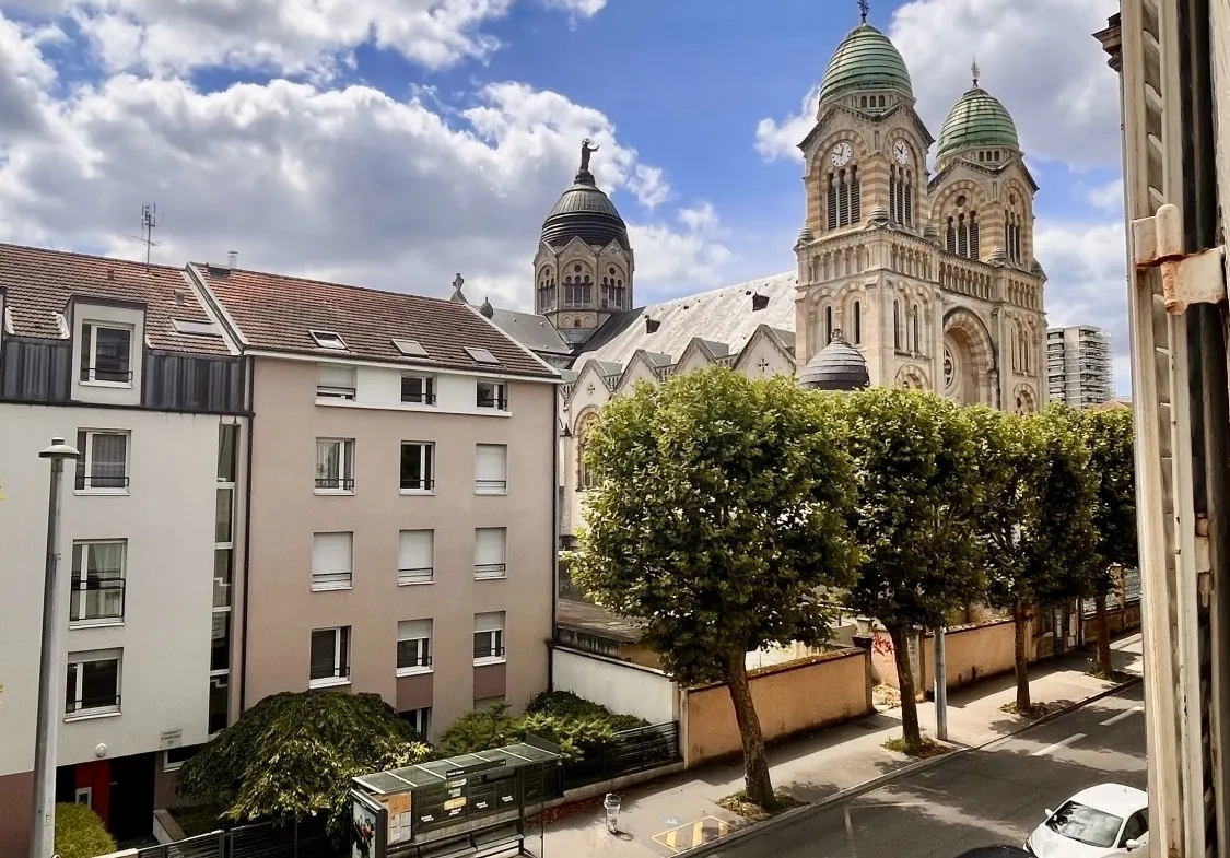Appartement F2 avec vue sur le Sacré-Cœur à Nancy – Investissement et résidence 