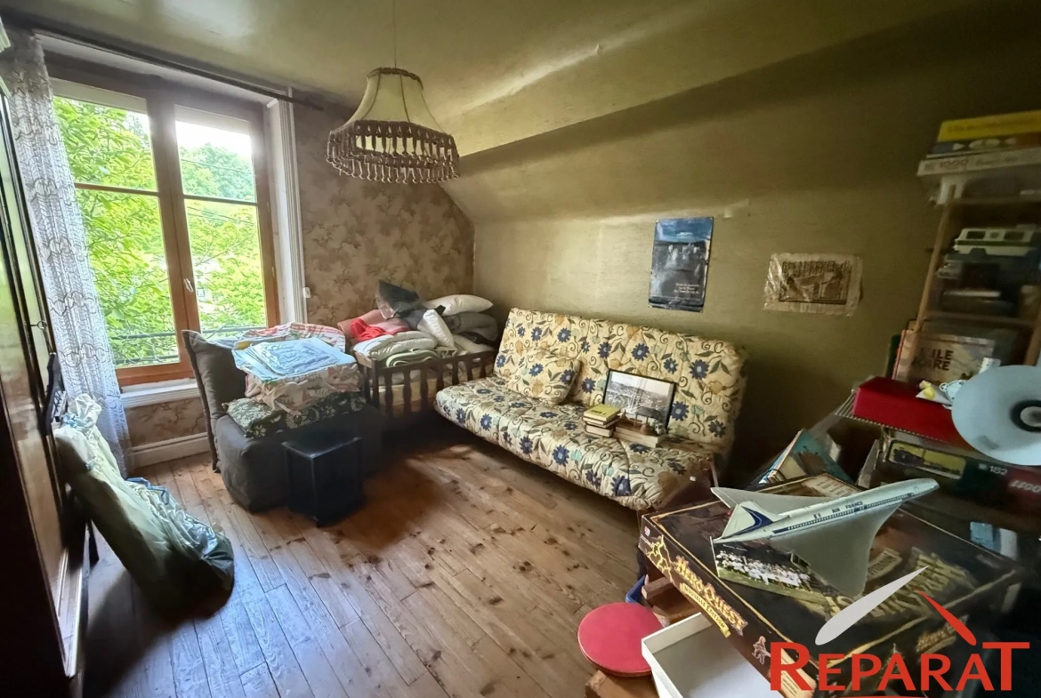 Maison en pierre à vendre à Brive-la-Gaillarde, proche du centre et des écoles 