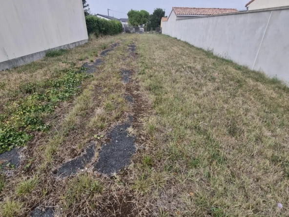 Terrain à bâtir de 333 m² à Meschers, proche Royan, Viabilisé