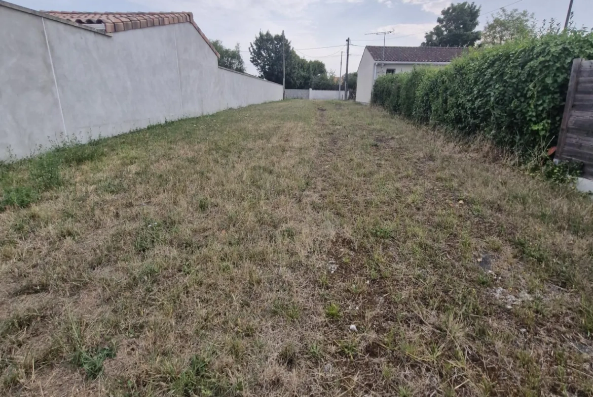 Terrain à bâtir de 333 m² à Meschers, proche Royan, Viabilisé 