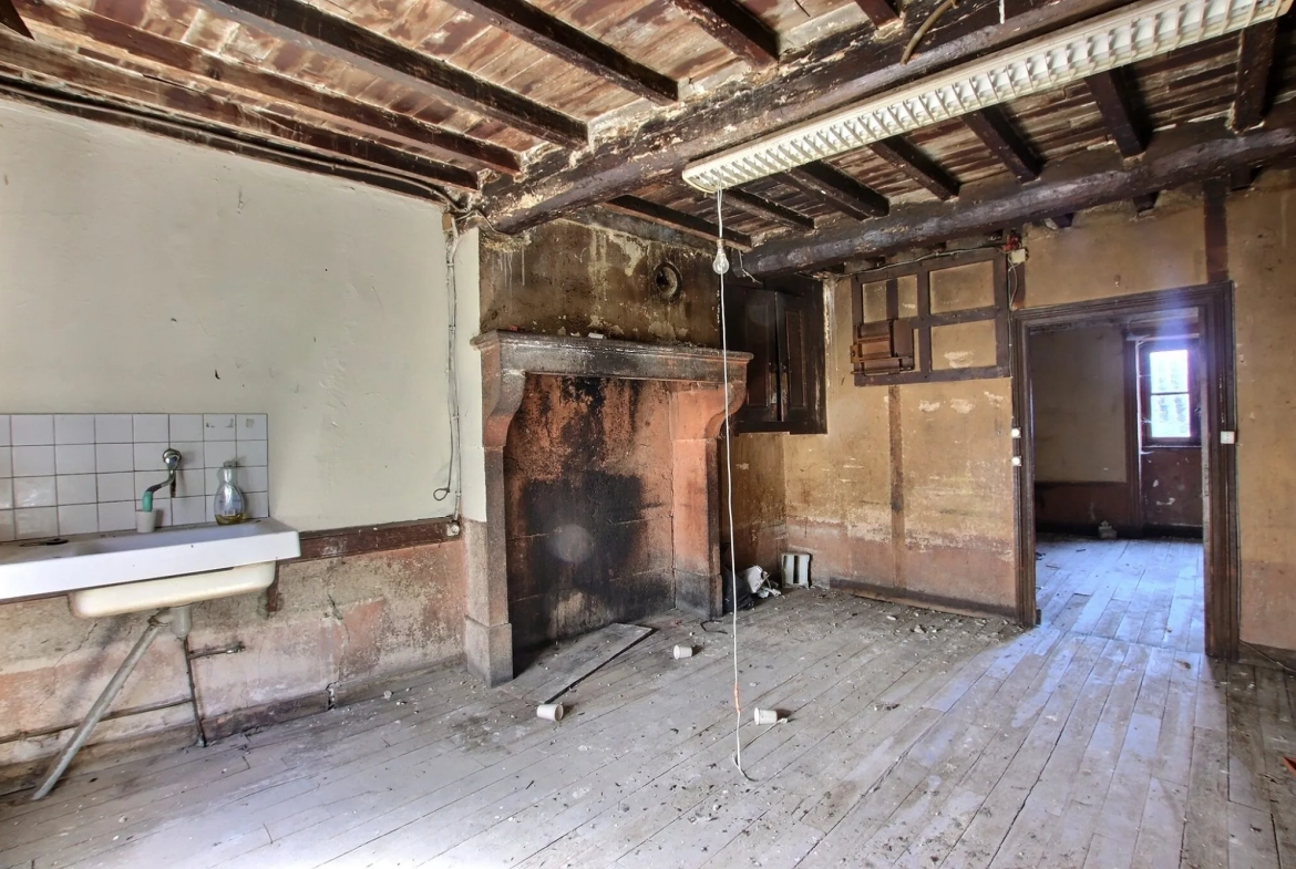 Maison à rénover de 95 m² à Dallet Mur-sur-Allier avec balcon et cave 