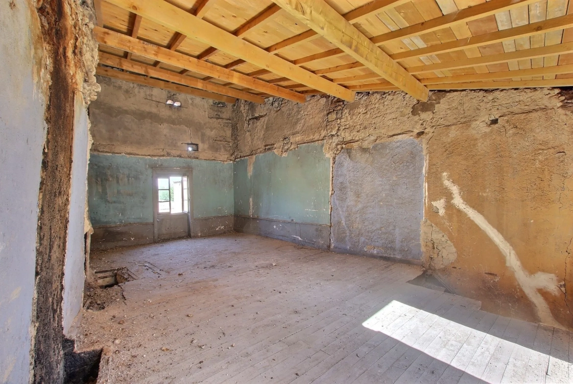 Maison à rénover de 95 m² à Dallet Mur-sur-Allier avec balcon et cave 
