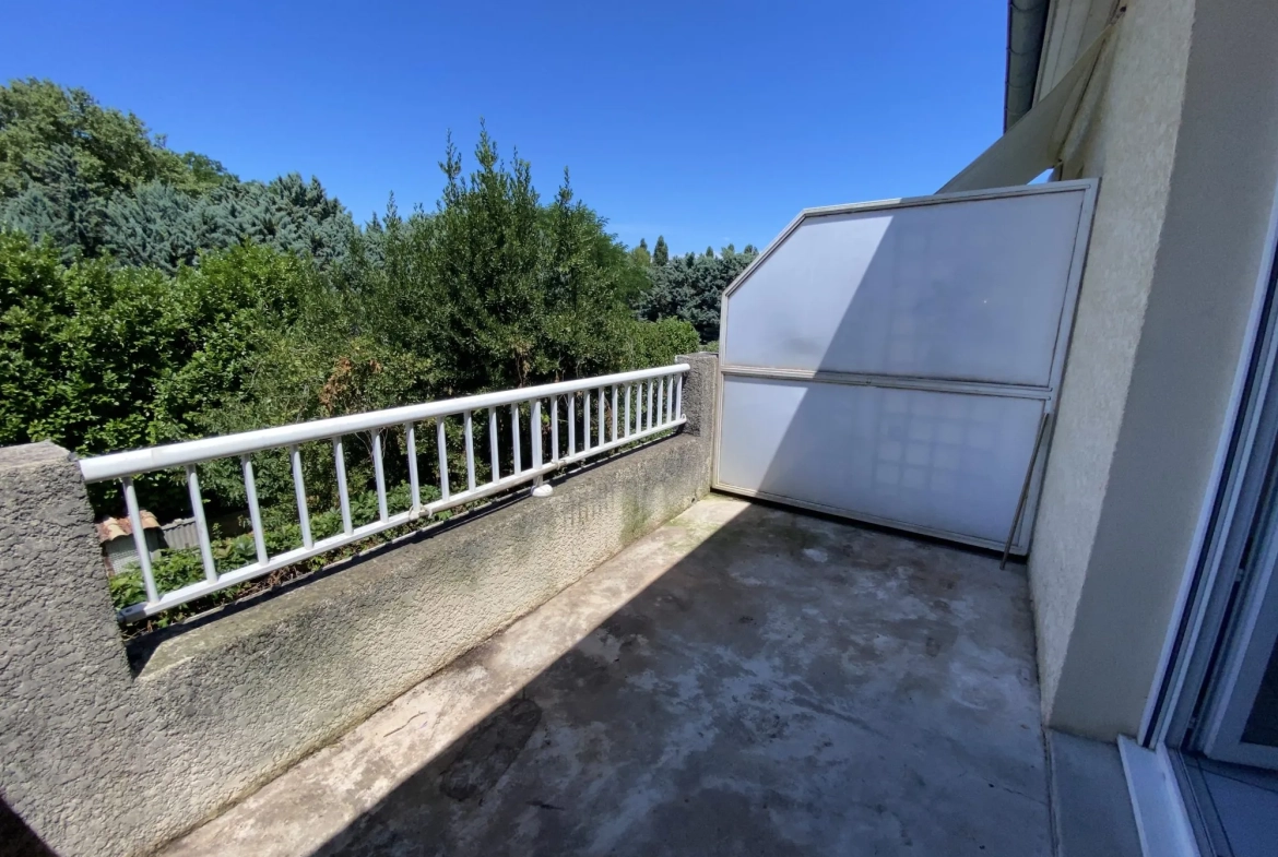 terrasse Bel appartement T3 avec terrasse, piscine et parking à Montélimar 