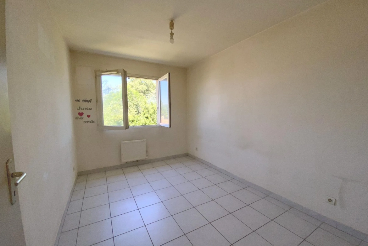 chambre 2 Bel appartement T3 avec terrasse, piscine et parking à Montélimar 