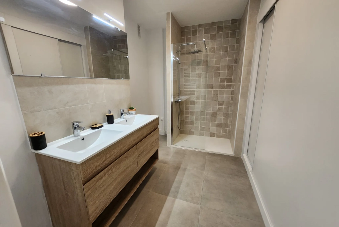 Appartement T3 rénové de 78 m2 avec balcon et cave à Digne-les-Bains centre-ville 