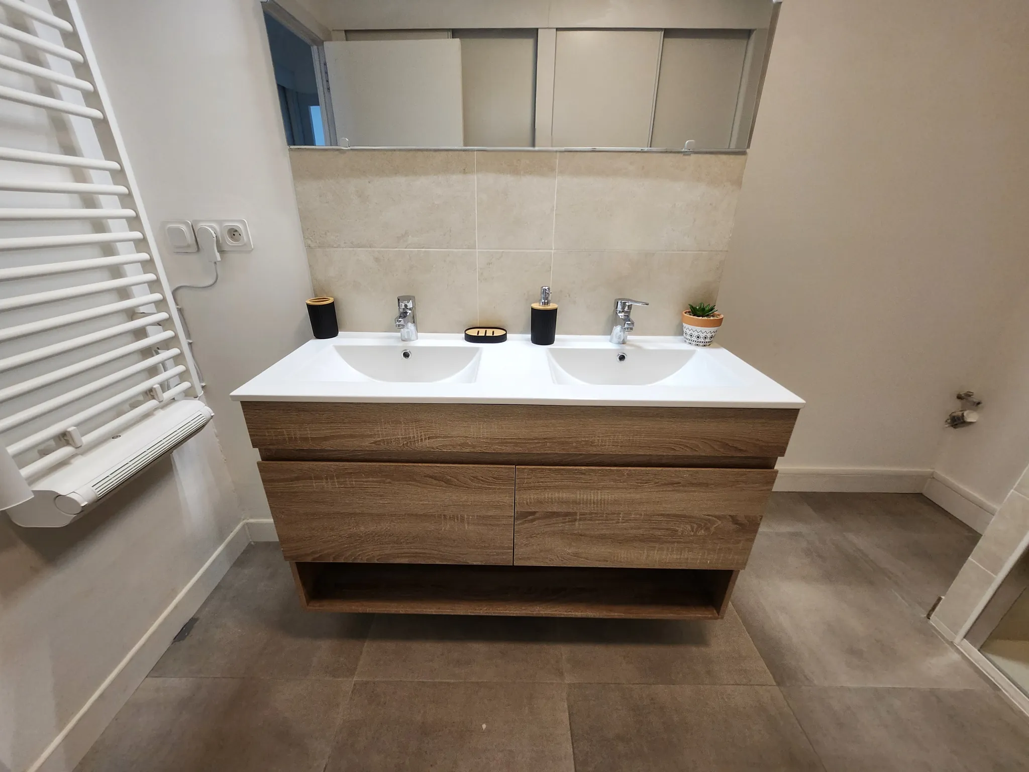 Appartement T3 rénové de 78 m2 avec balcon et cave à Digne-les-Bains centre-ville 