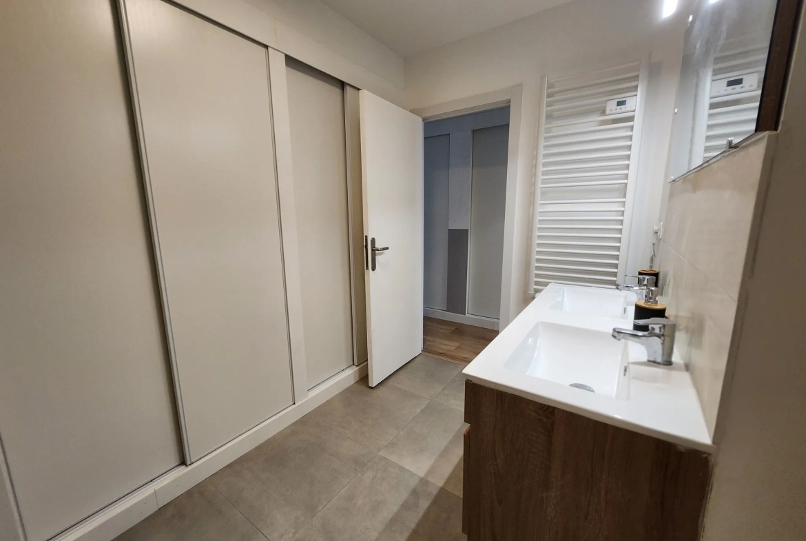 Appartement T3 rénové de 78 m2 avec balcon et cave à Digne-les-Bains centre-ville 