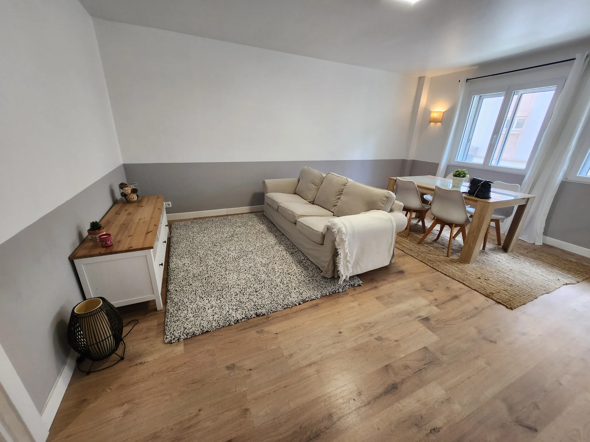 Appartement T3 rénové de 78 m2 avec balcon et cave à Digne-les-Bains centre-ville 