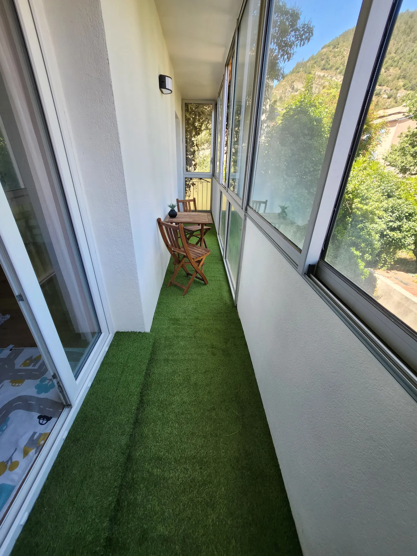 Appartement T3 rénové de 78 m2 avec balcon et cave à Digne-les-Bains centre-ville 