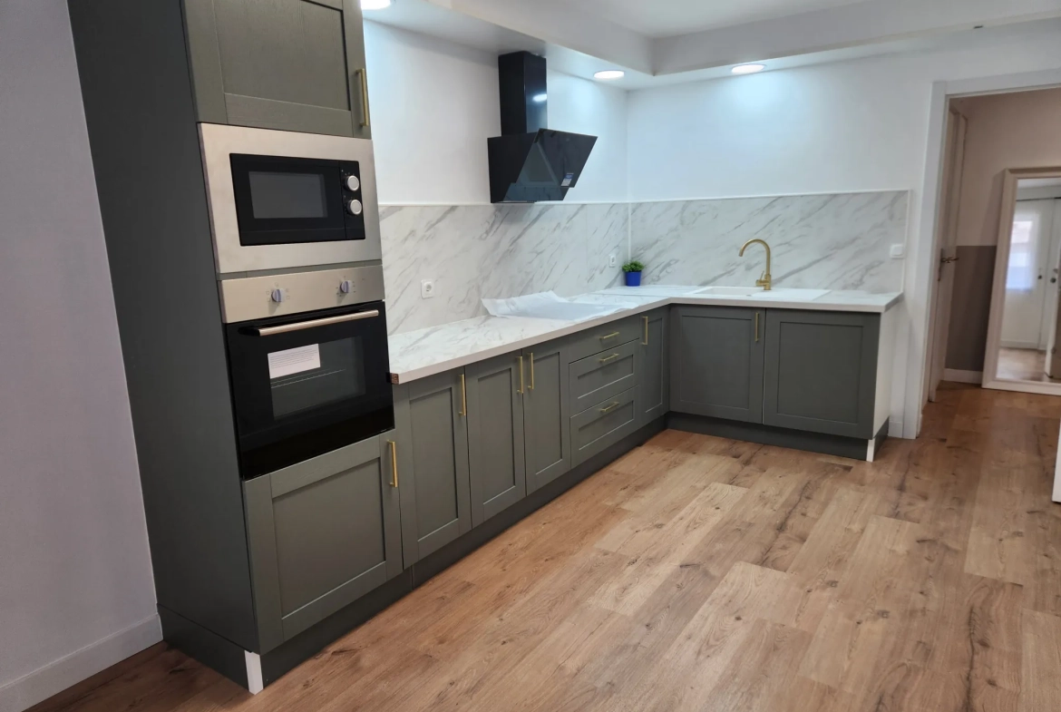 Appartement T3 rénové de 78 m2 avec balcon et cave à Digne-les-Bains centre-ville 