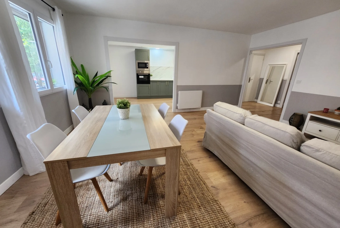 Appartement T3 rénové de 78 m2 avec balcon et cave à Digne-les-Bains centre-ville 