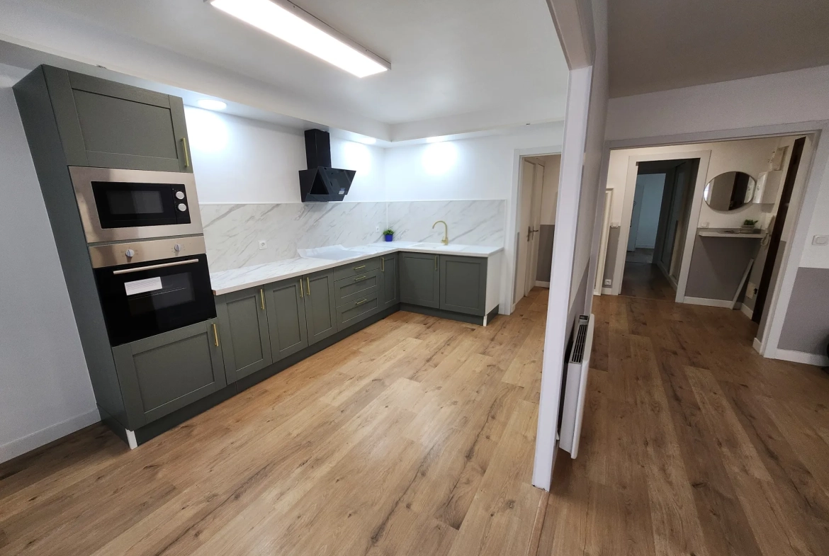 Appartement T3 rénové de 78 m2 avec balcon et cave à Digne-les-Bains centre-ville 