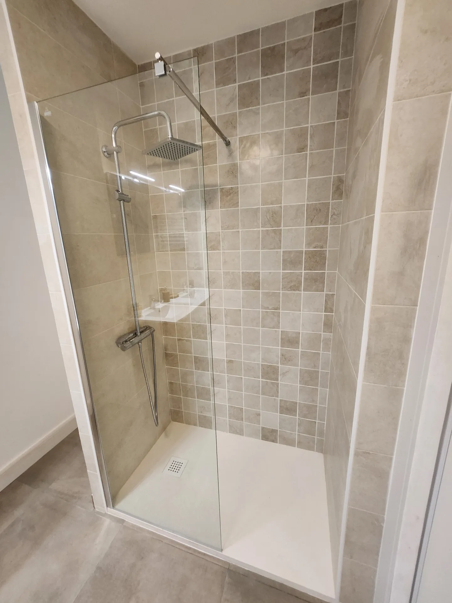 Appartement T3 rénové de 78 m2 avec balcon et cave à Digne-les-Bains centre-ville 