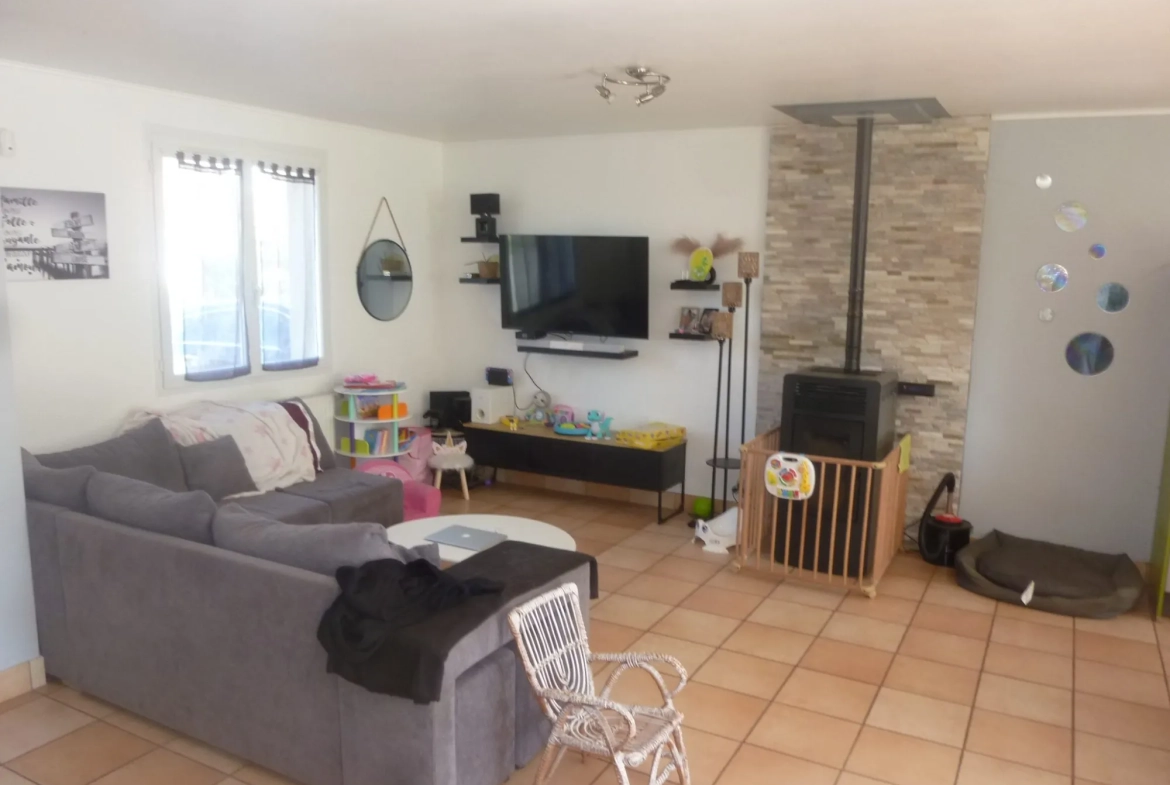 Maison à Loué de 135 m² avec terrain clos et proximité commerces 