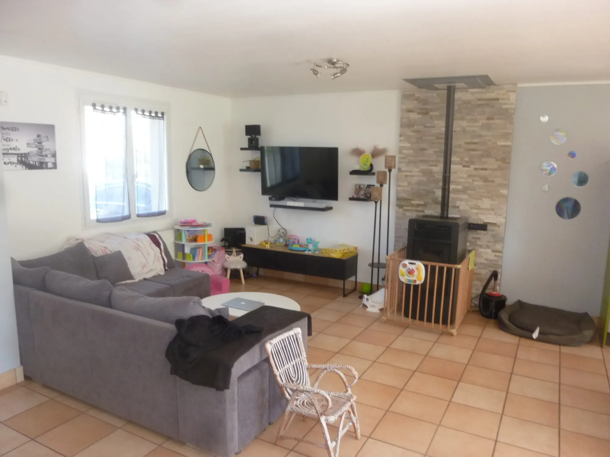 Maison à Loué de 135 m² avec terrain clos et proximité commerces 