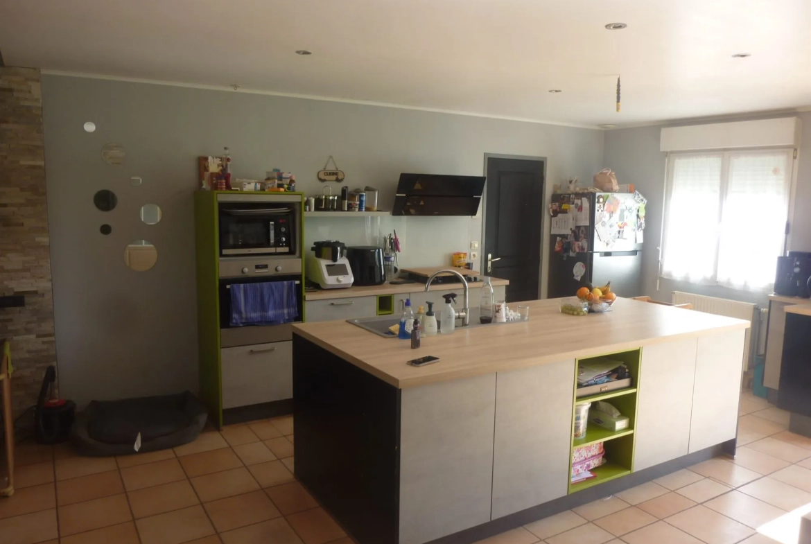 Maison à Loué de 135 m² avec terrain clos et proximité commerces 
