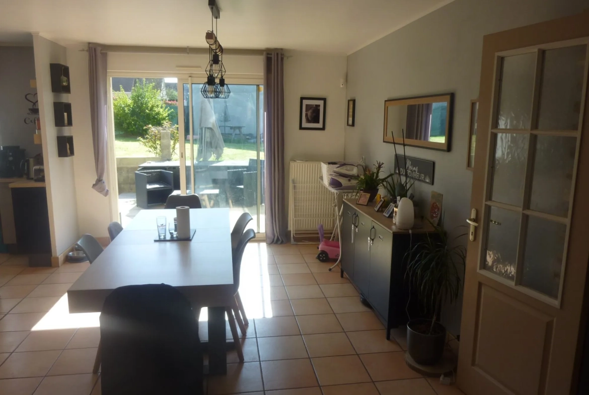 Maison à Loué de 135 m² avec terrain clos et proximité commerces 