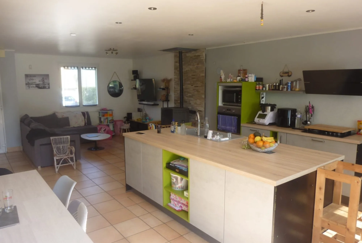 Maison à Loué de 135 m² avec terrain clos et proximité commerces 