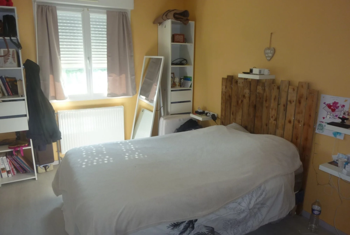 Maison à Loué de 135 m² avec terrain clos et proximité commerces 