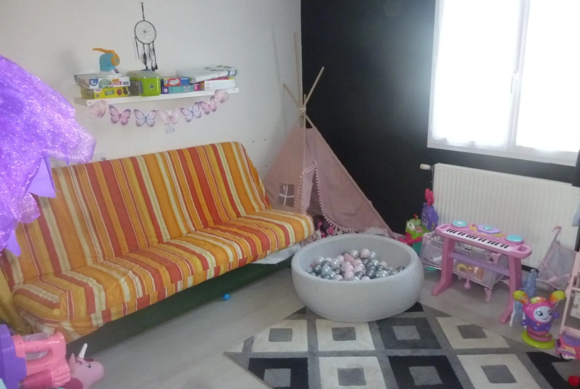 Maison à Loué de 135 m² avec terrain clos et proximité commerces 