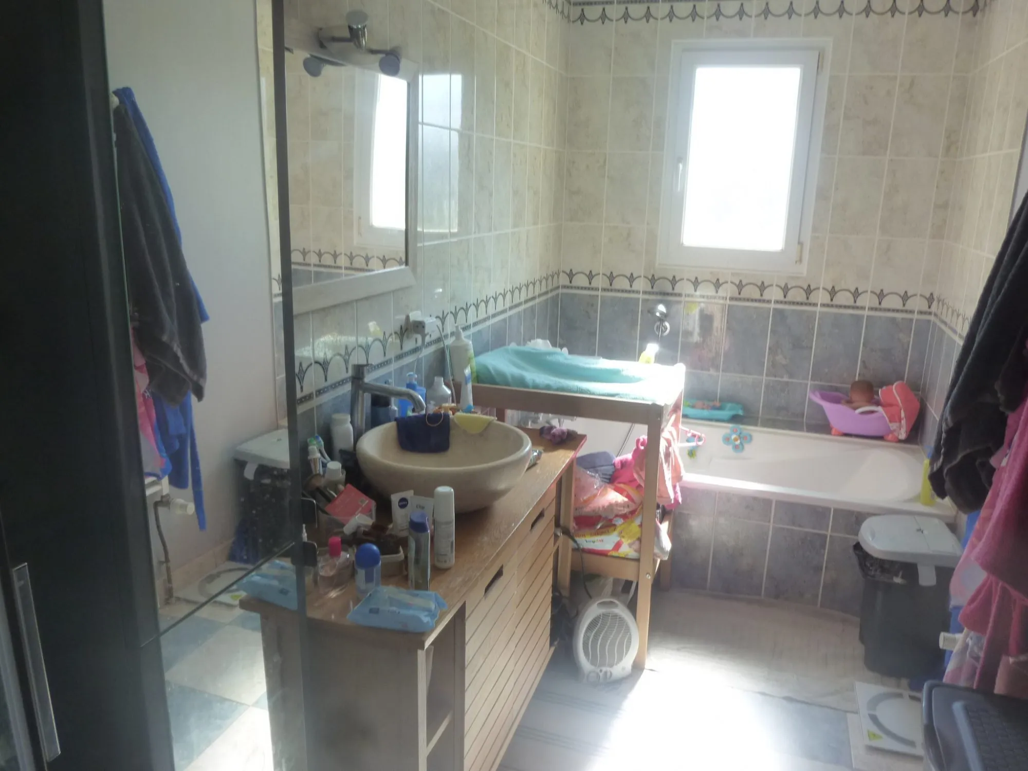 Maison à Loué de 135 m² avec terrain clos et proximité commerces 