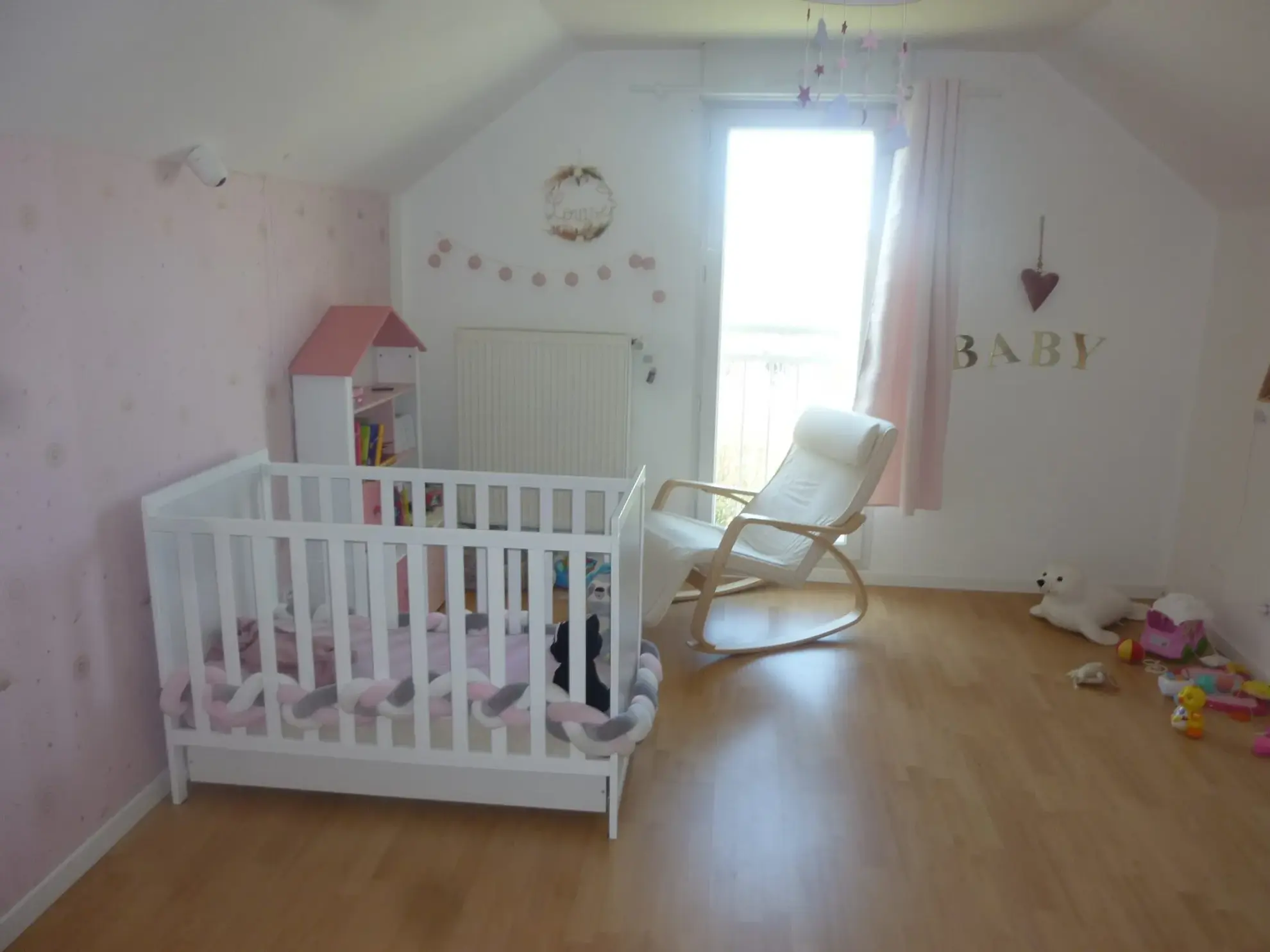 Maison à Loué de 135 m² avec terrain clos et proximité commerces 
