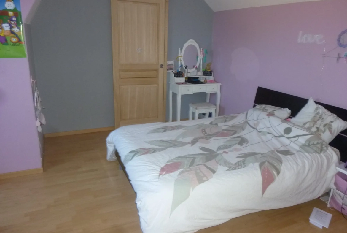 Maison à Loué de 135 m² avec terrain clos et proximité commerces 