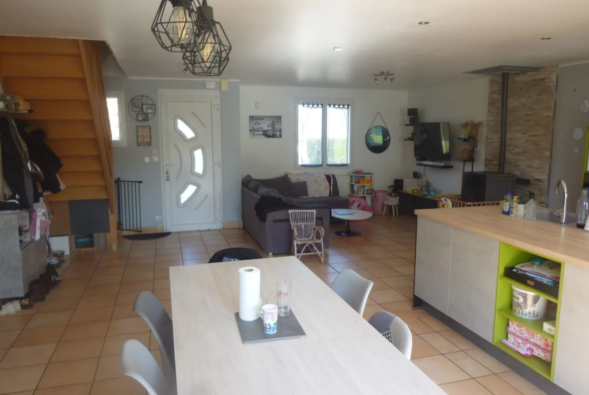 Maison à Loué de 135 m² avec terrain clos et proximité commerces 