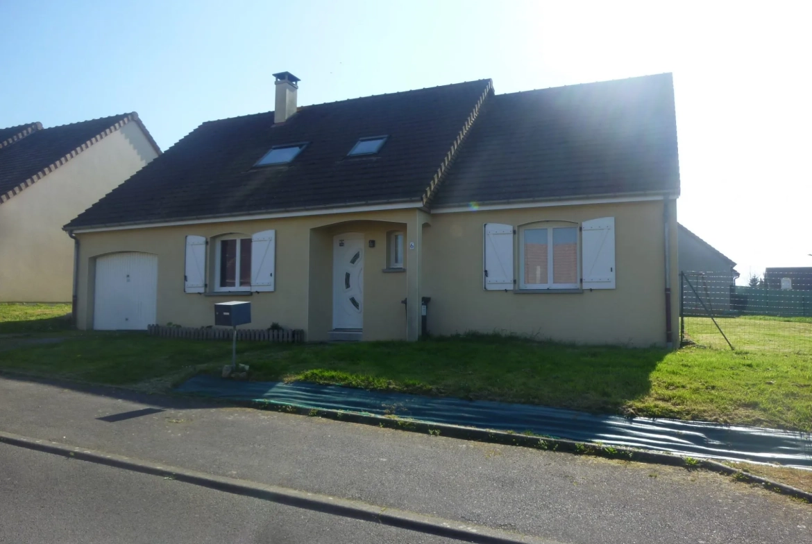 Maison à Loué de 135 m² avec terrain clos et proximité commerces 