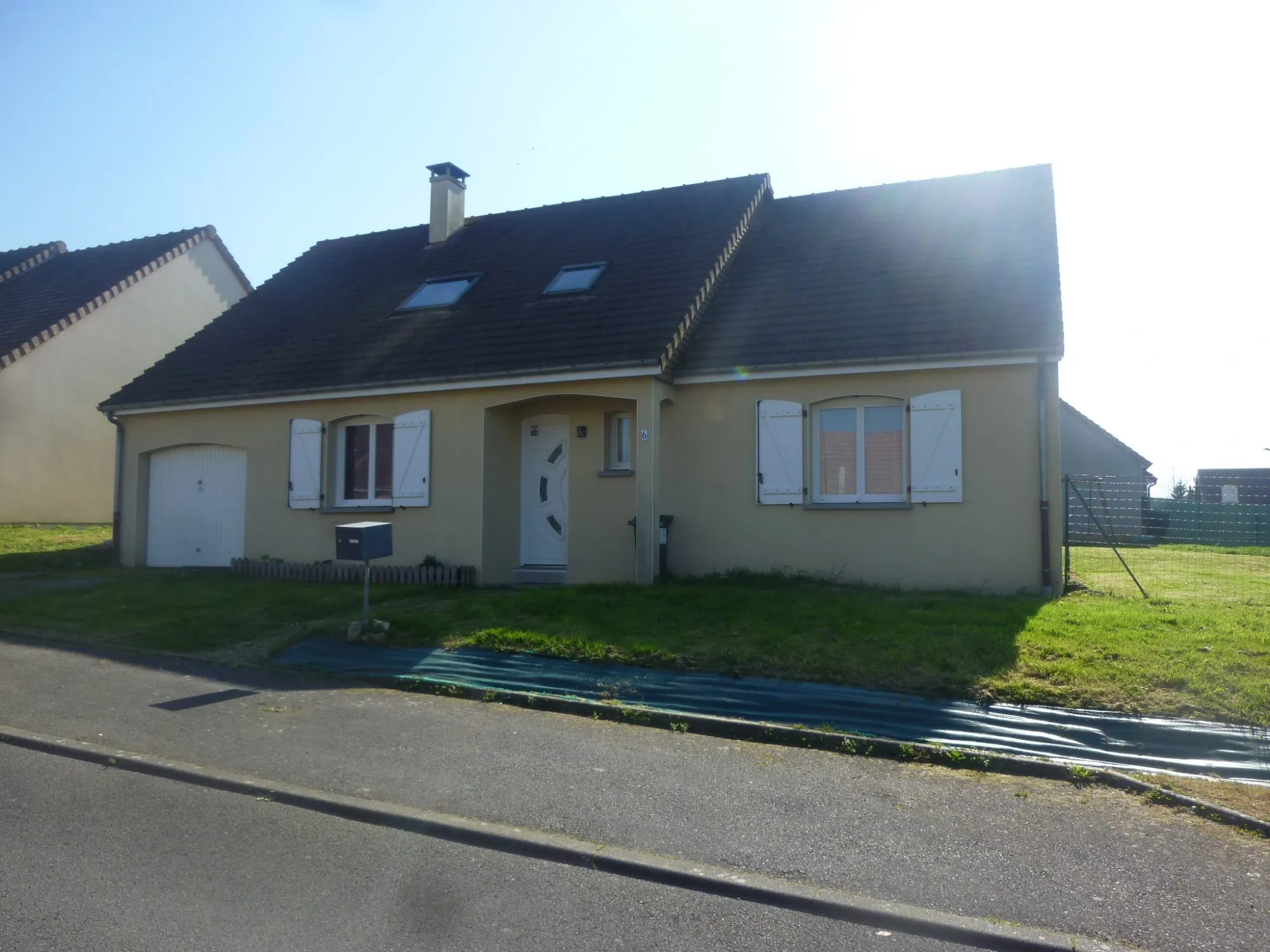 Maison à Loué de 135 m² avec terrain clos et proximité commerces 