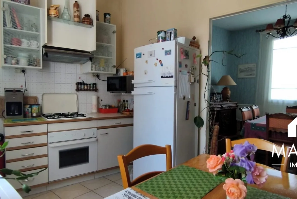 Maison familiale en briques de 120 m² à Châlons-en-Champagne, proche commodités 