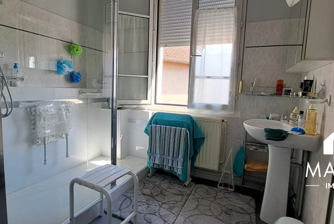 Maison familiale en briques de 120 m² à Châlons-en-Champagne, proche commodités 