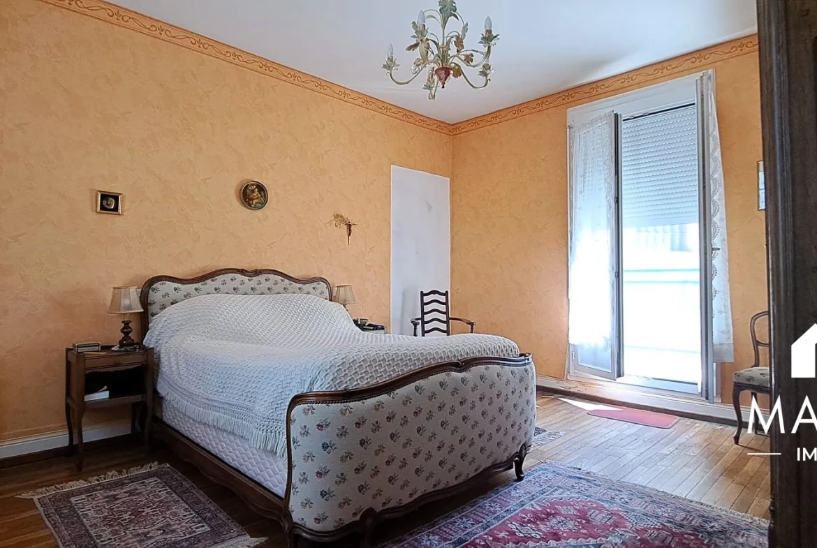 Maison familiale en briques de 120 m² à Châlons-en-Champagne, proche commodités 