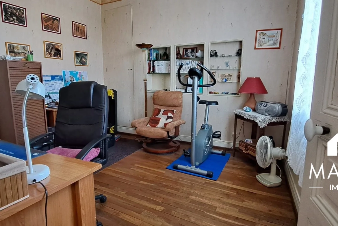 Maison familiale en briques de 120 m² à Châlons-en-Champagne, proche commodités 